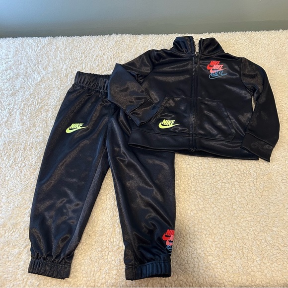 Bundle of 2 Nike Coordinating Outfits Girl’s Size 18 Mo Long Sleeve Shirt/Pants - Picture 9 of 16